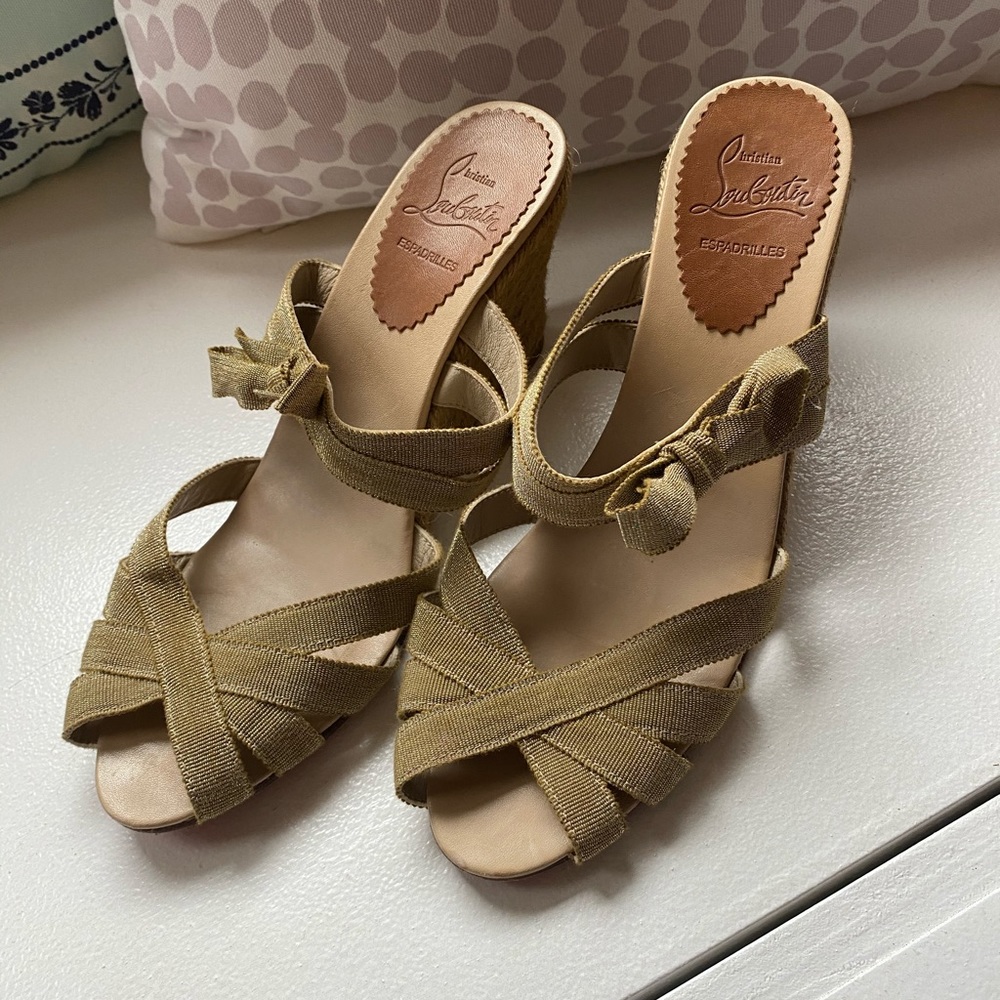 Vintage Christian Louboutin Gold Bow Accent Wedge